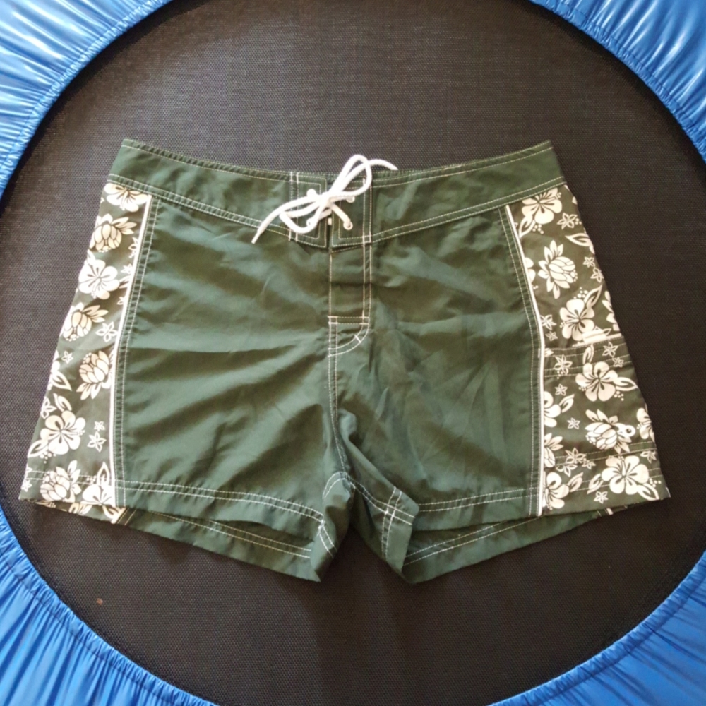 Green board shorts Venus Girl Trap